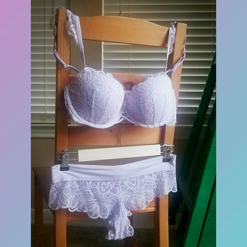 NWOT VS PINK 32D/M SET! Date Bra & Cheekster Panty